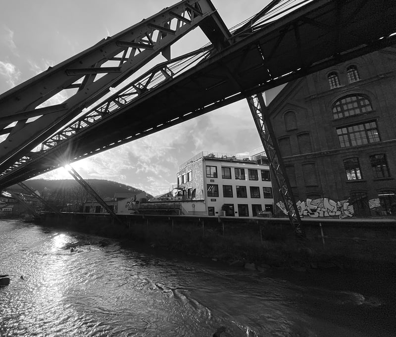 mindactcc_schwebebahn_wuppertal_buero